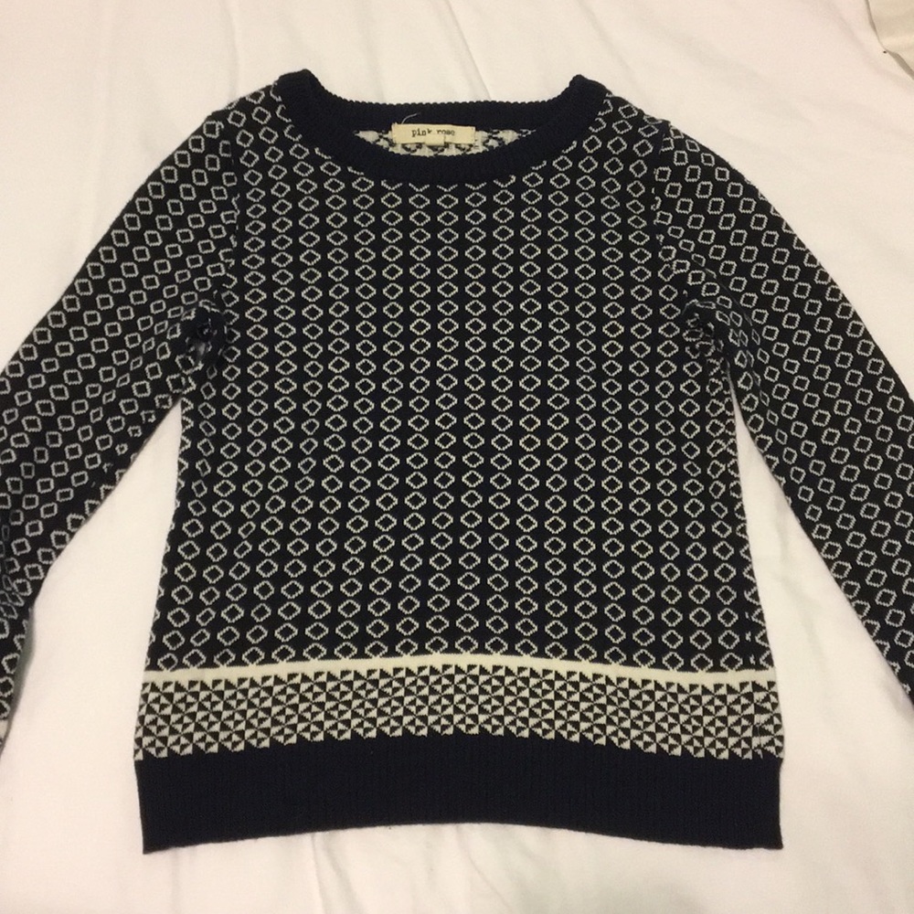 Small navy and white thick sweater 100% cotton